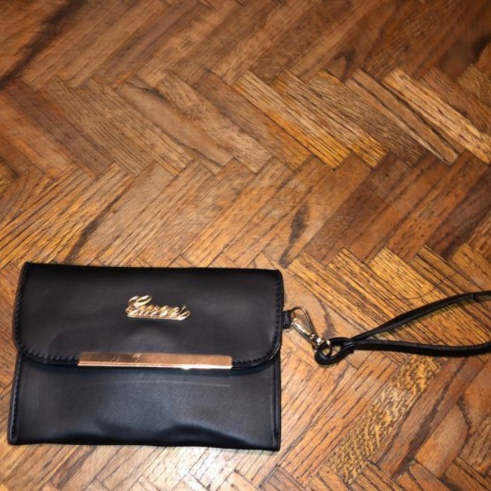 Women’s wristlet